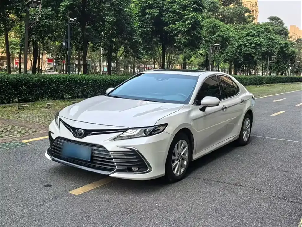Toyota Camry — фото 9