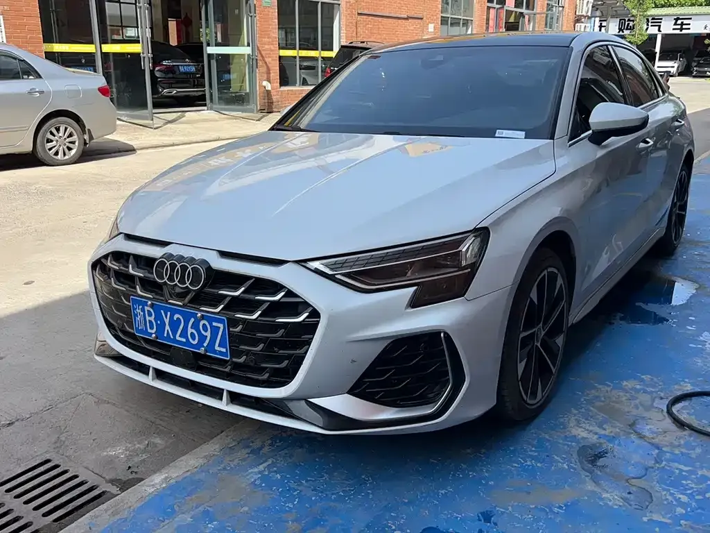 Audi A3 — фото 1