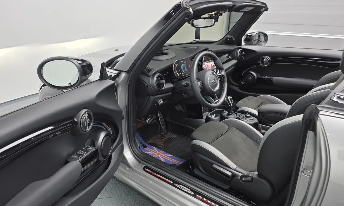 Mini Cooper Convertible 2024 из KR, фото 4