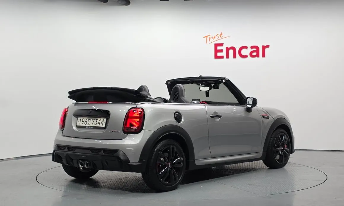 Mini Cooper Convertible 2024 из KR, фото 2