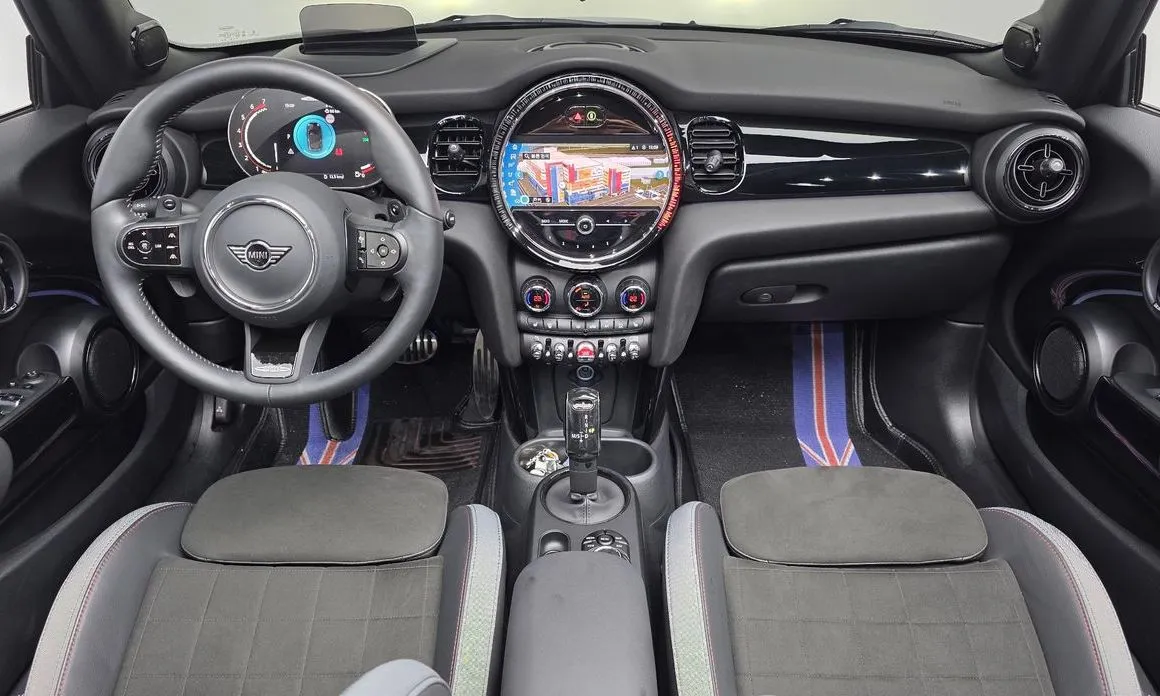 Mini Cooper Convertible 2024 из KR, фото 8