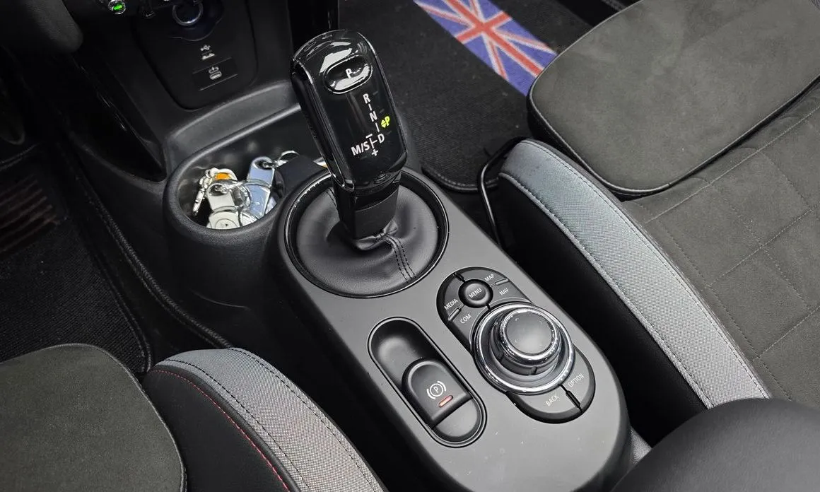 Mini Cooper Convertible 2024 из KR, фото 10