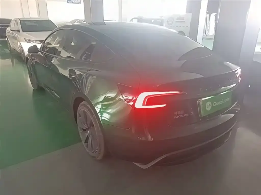 Tesla Model 3 — фото 9
