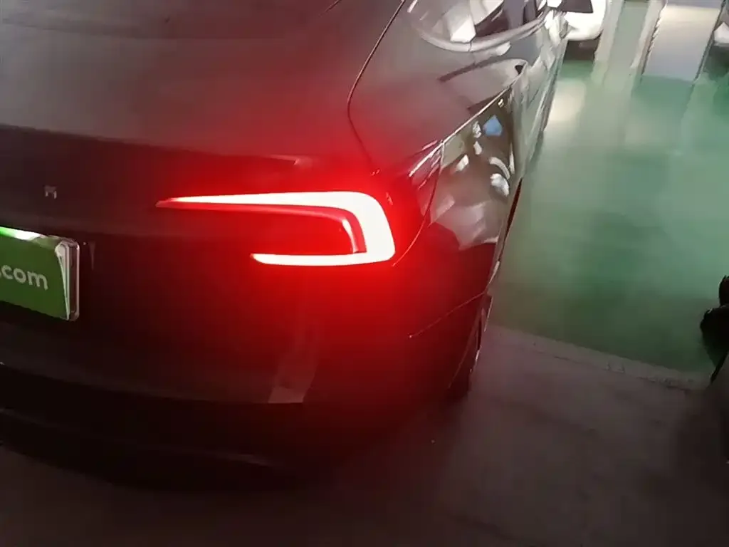 Tesla Model 3 — фото 8