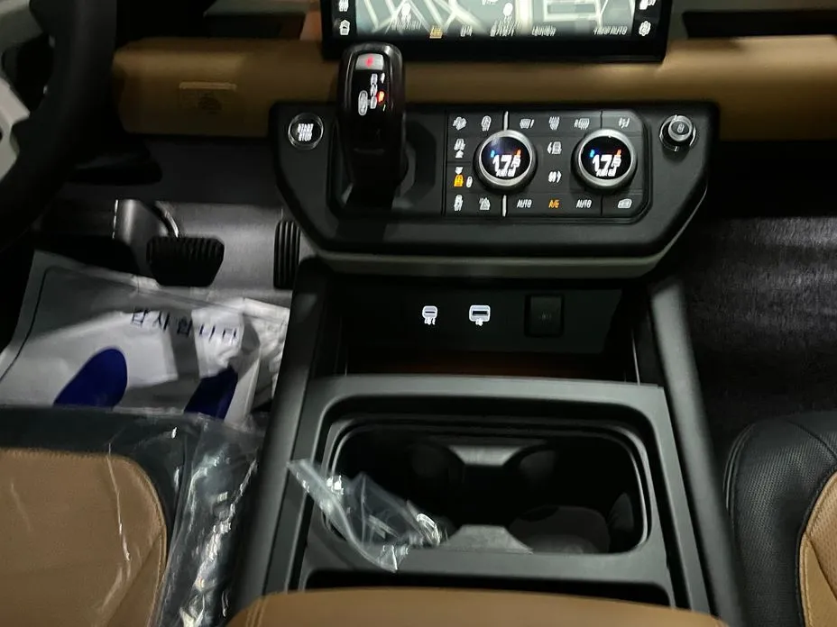 Land Rover Defender 2023 из KR, фото 8