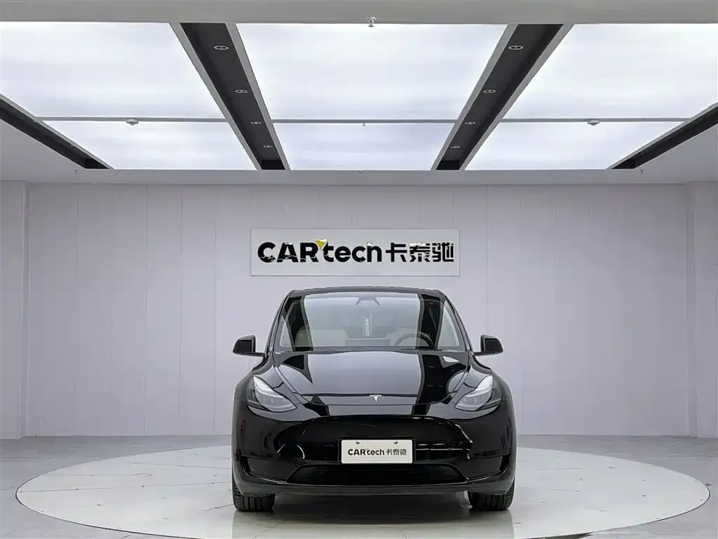 Tesla Model Y 2023 из CN, фото 2