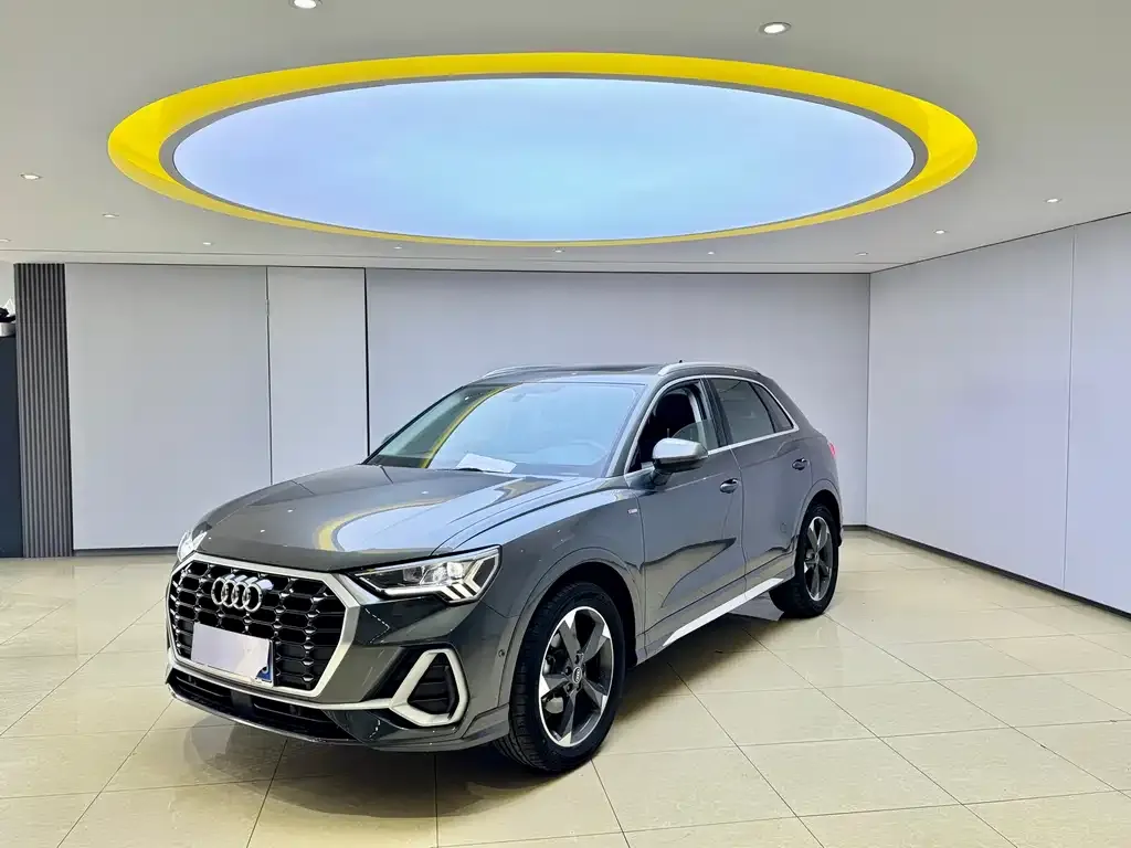 Audi Q3 — фото 1
