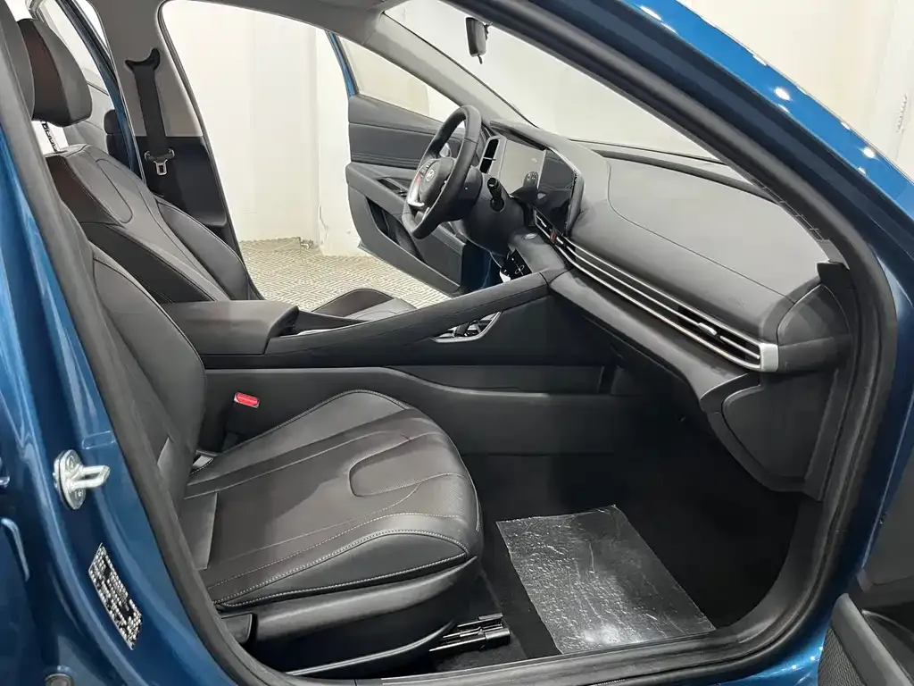Hyundai Elantra 2023 из CN, фото 5