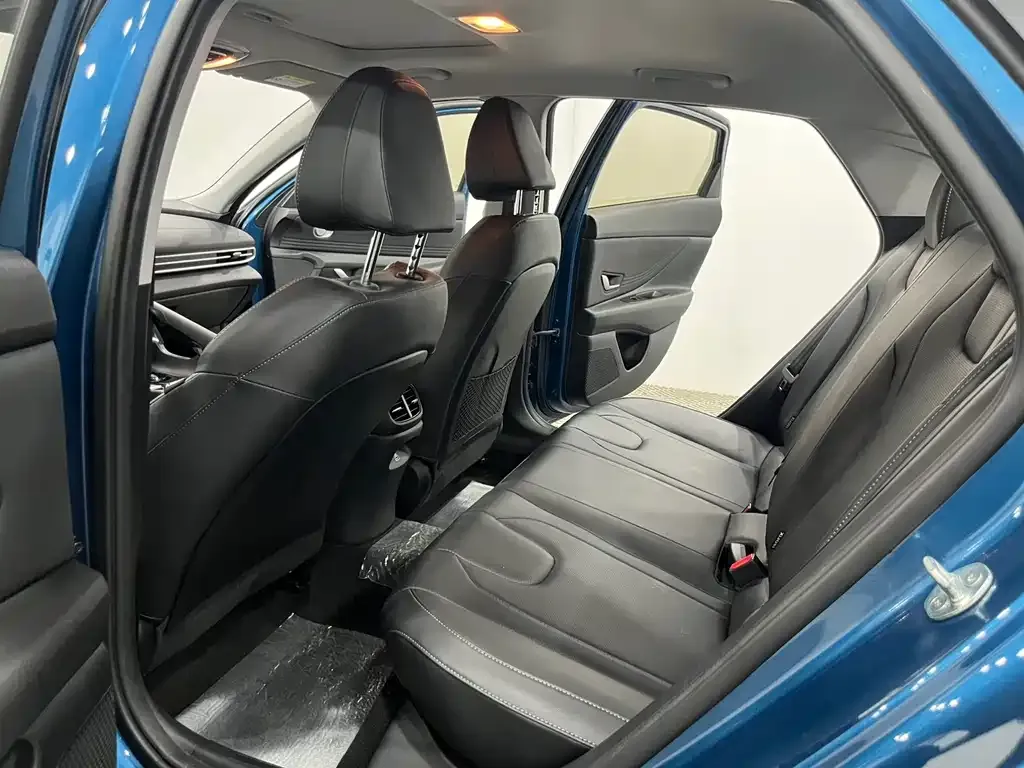 Hyundai Elantra 2023 из CN, фото 9