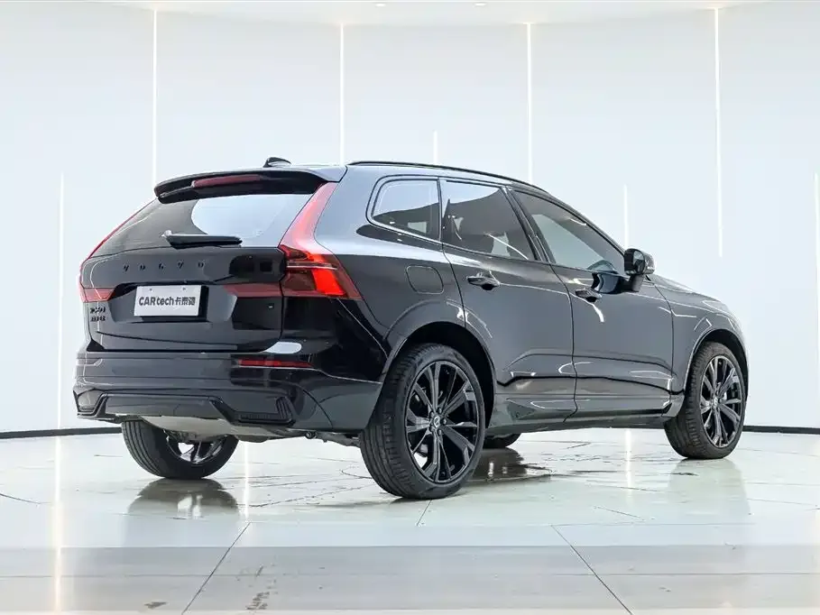 Volvo XC60 — фото 7