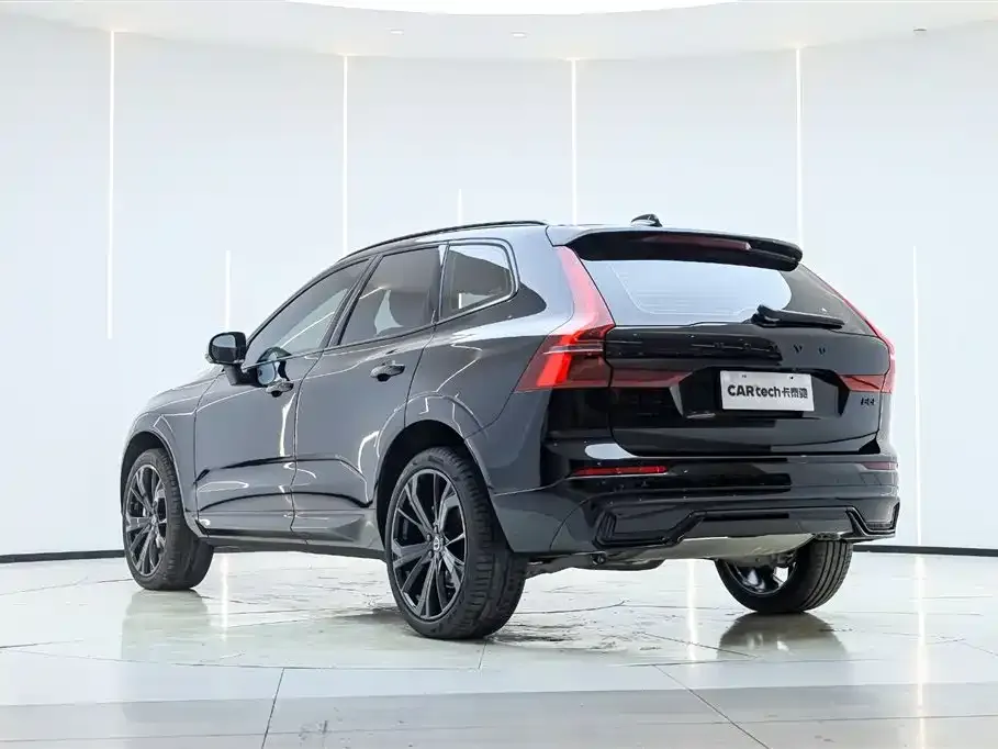 Volvo XC60 — фото 6