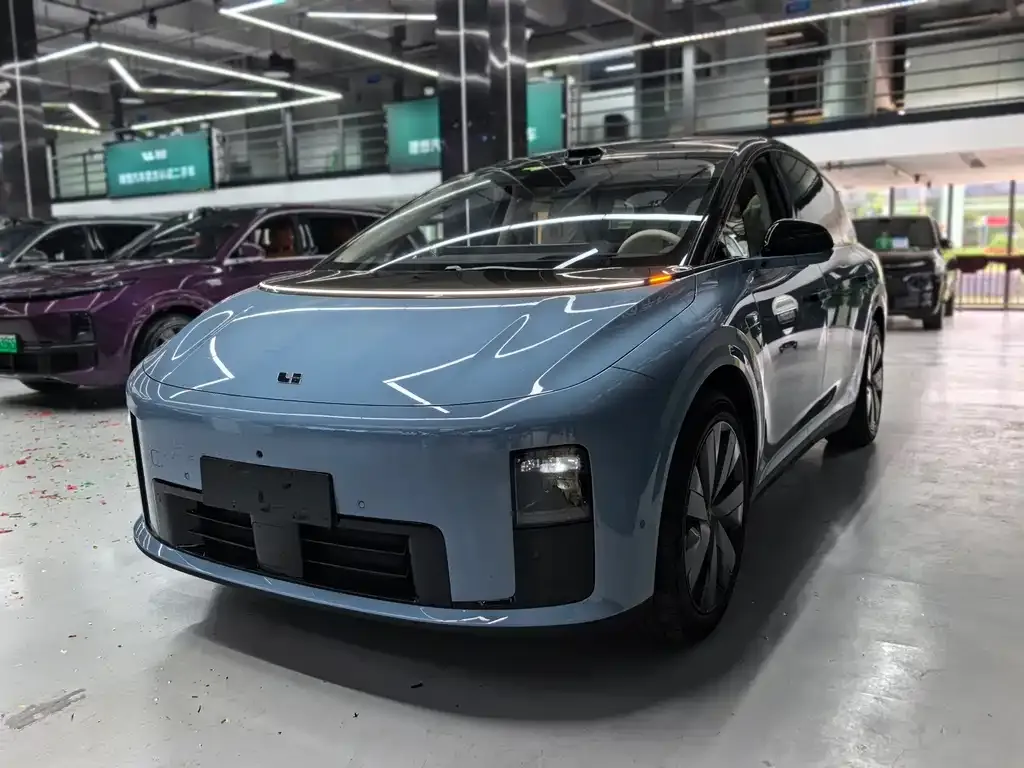 Li Auto i8 — фото 2