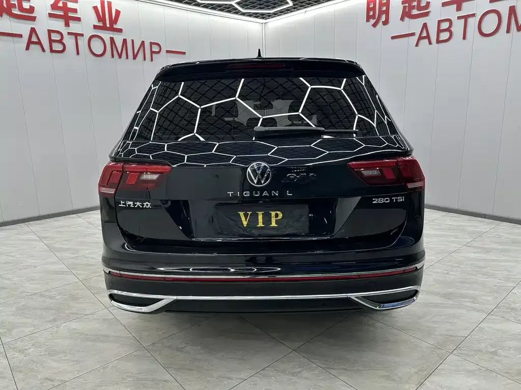 Volkswagen Tiguan L — фото 10
