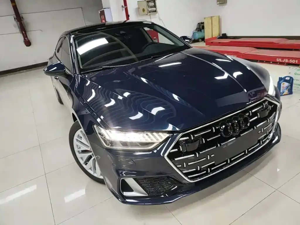 Audi A7L — фото 1