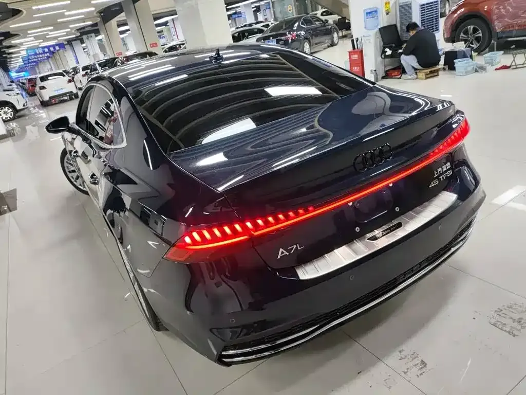 Audi A7L — фото 7