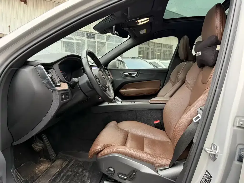 Volvo XC60 2021 из CN, фото 2