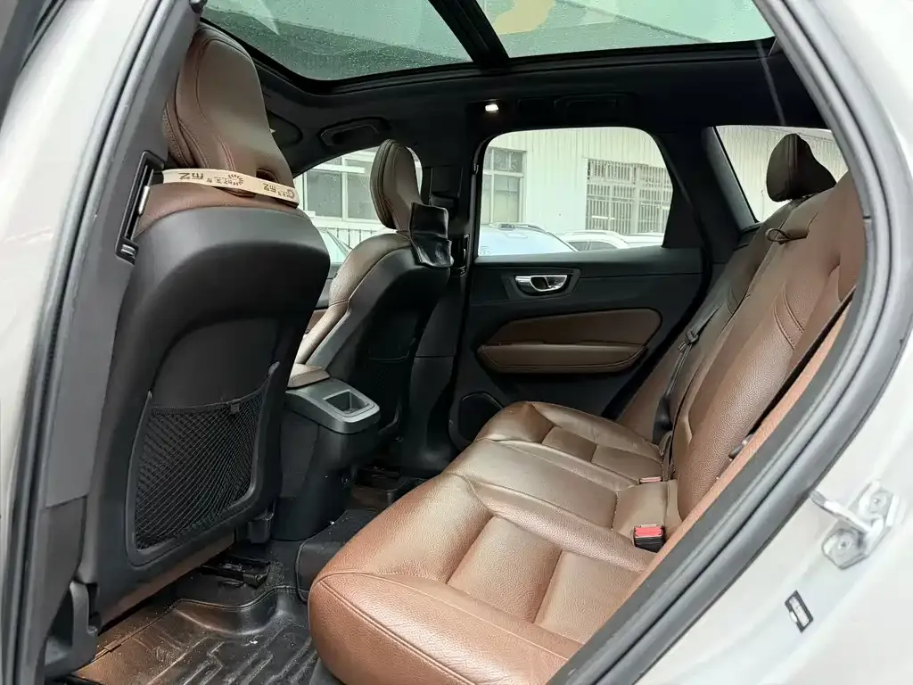 Volvo XC60 2021 из CN, фото 10