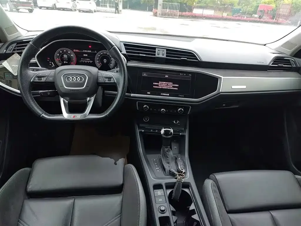 Audi Q3 Sportback 2023 из CN, фото 2