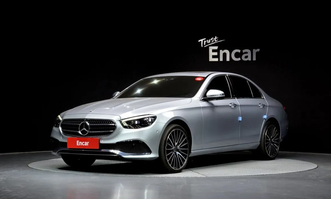 Mercedes-Benz E-Class — фото 1