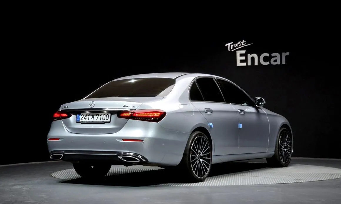 Mercedes-Benz E-Class — фото 10