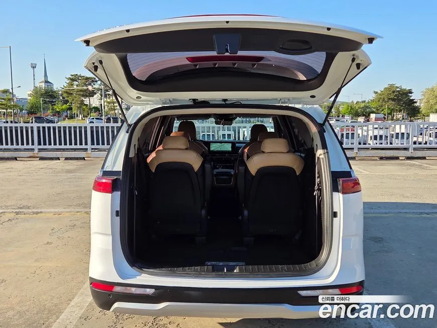 Kia Carnival — фото 4