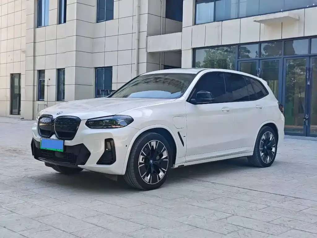 BMW iX3 — фото 1