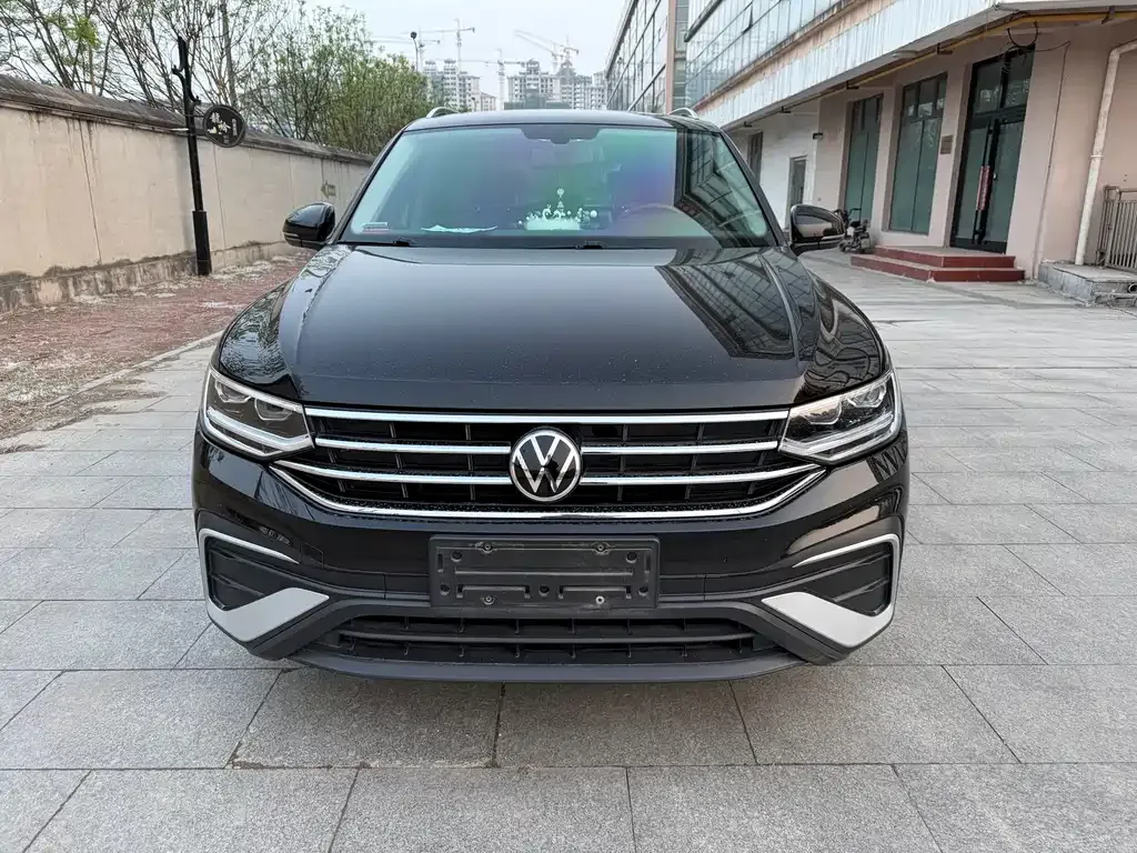 Volkswagen Tiguan L — фото 3
