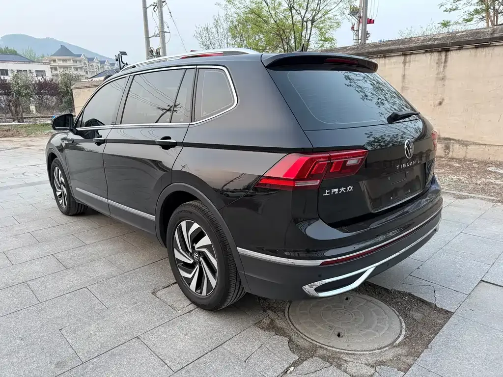 Volkswagen Tiguan L — фото 9