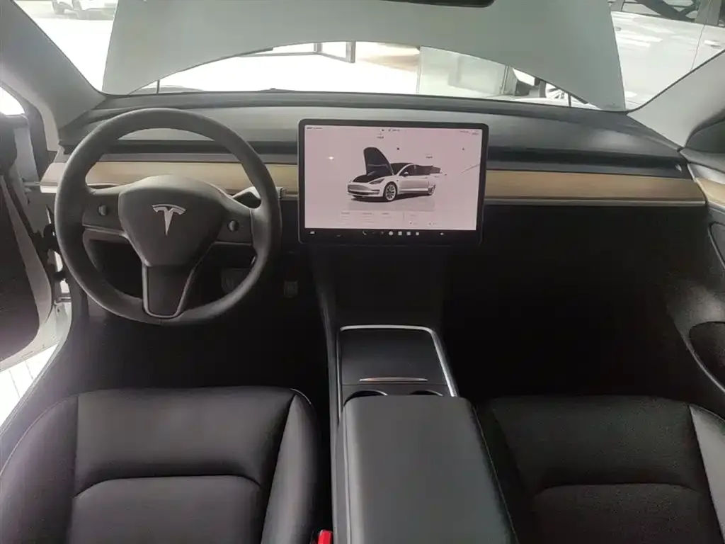 Tesla Model 3 — фото 7