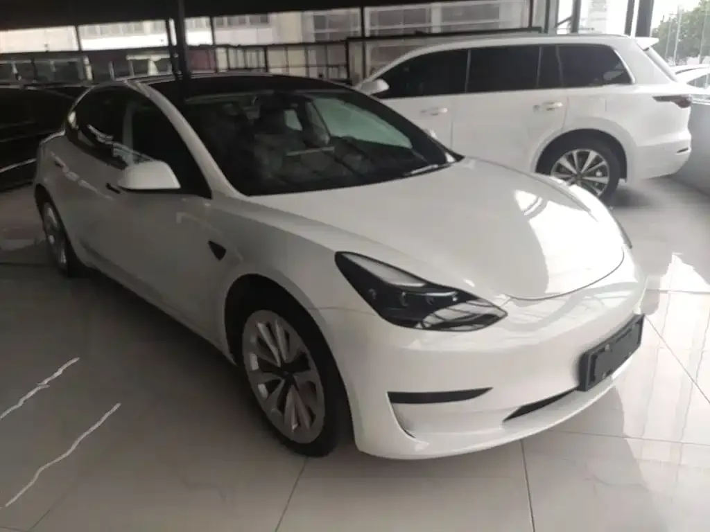 Tesla Model 3 — фото 4