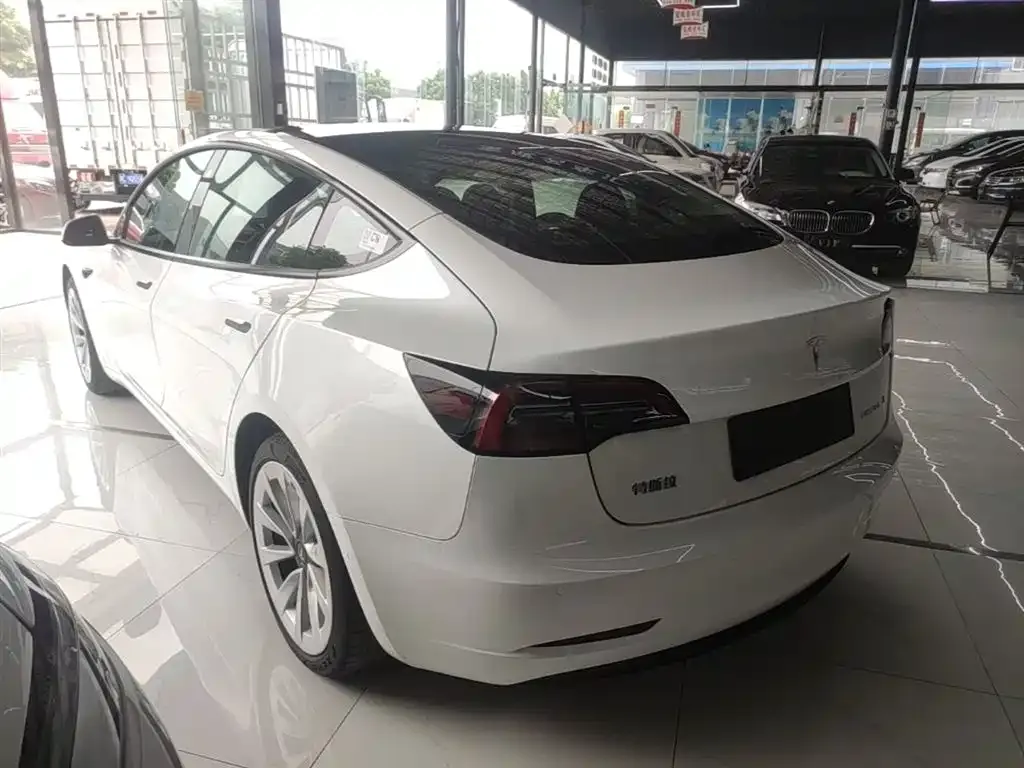 Tesla Model 3 — фото 6