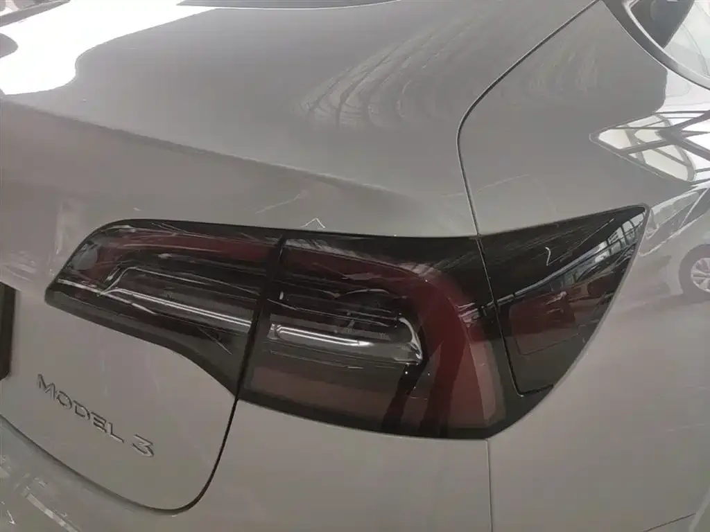 Tesla Model 3 — фото 8