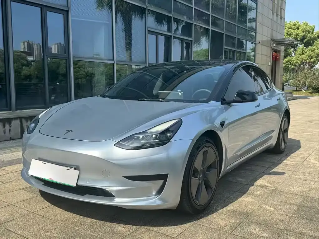 Tesla Model 3 — фото 7