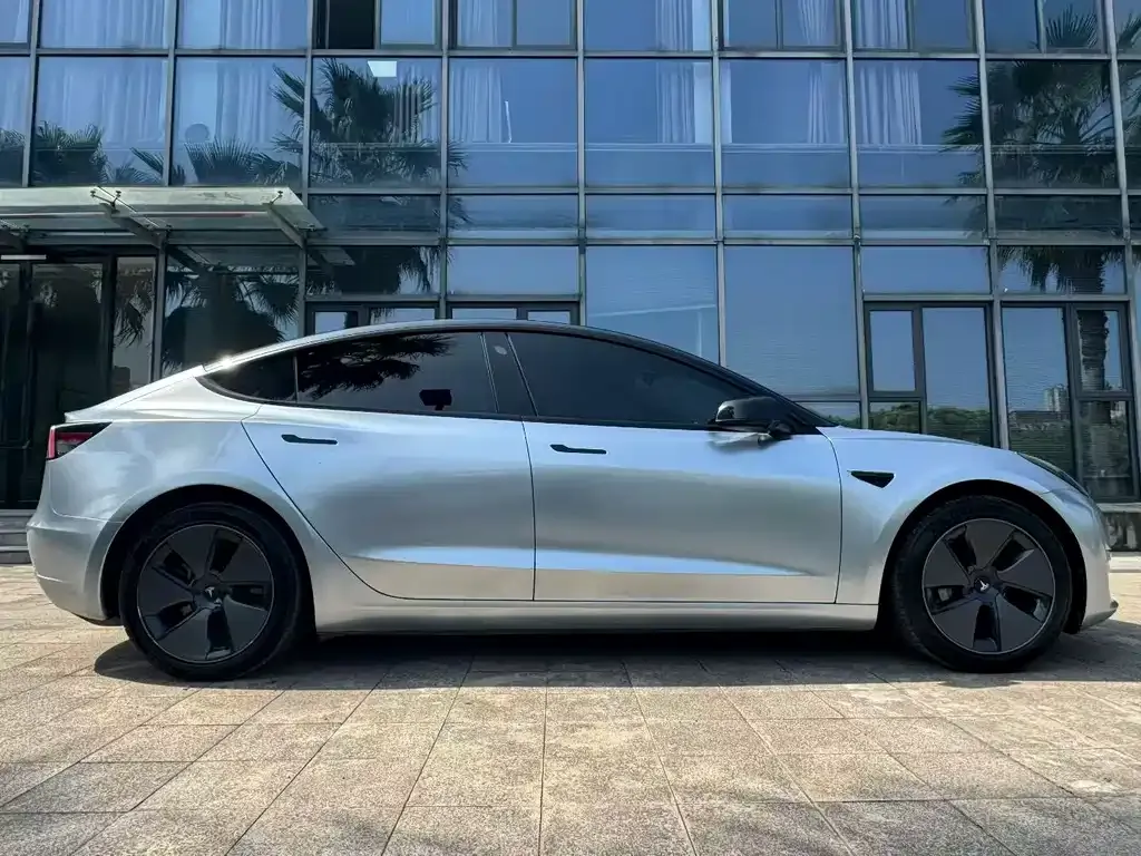 Tesla Model 3 — фото 9