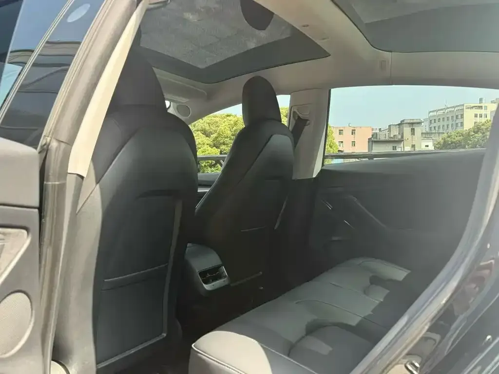 Tesla Model 3 — фото 3