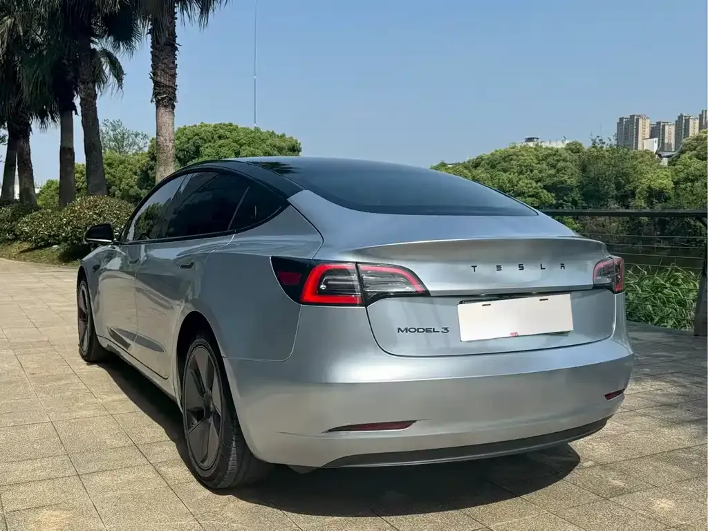 Tesla Model 3 — фото 6