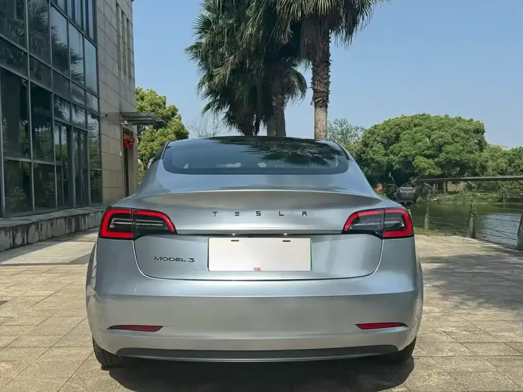 Tesla Model 3 — фото 4