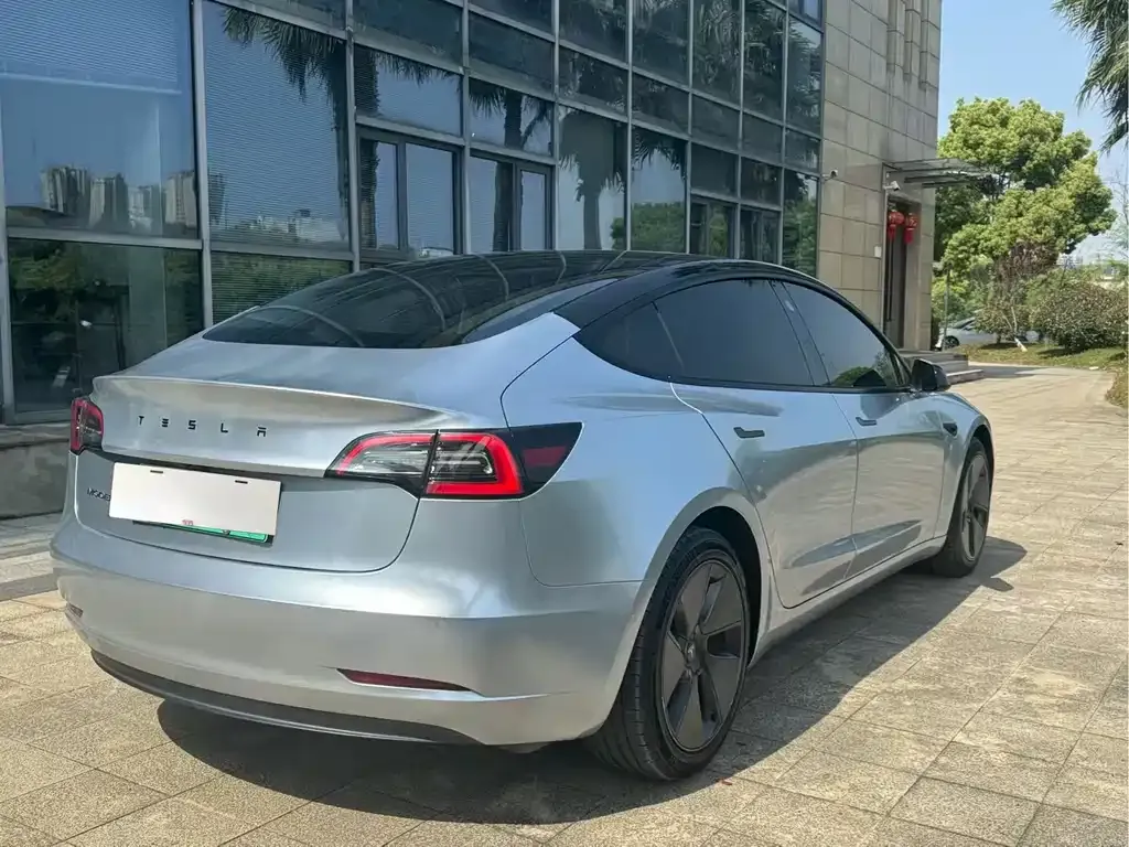 Tesla Model 3 — фото 8