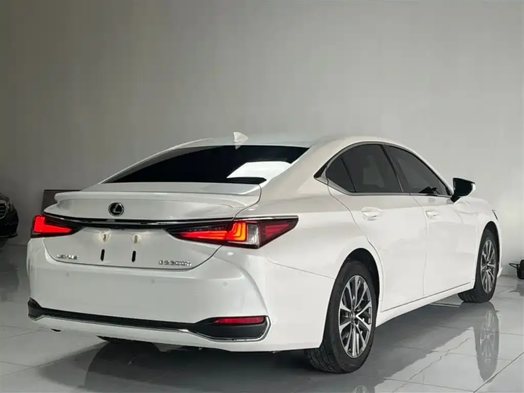 Lexus ES 2023 из CN, фото 2