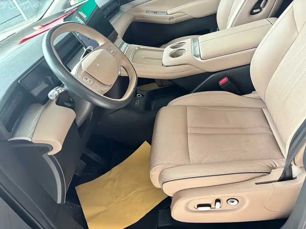 XPeng X9 — фото 8