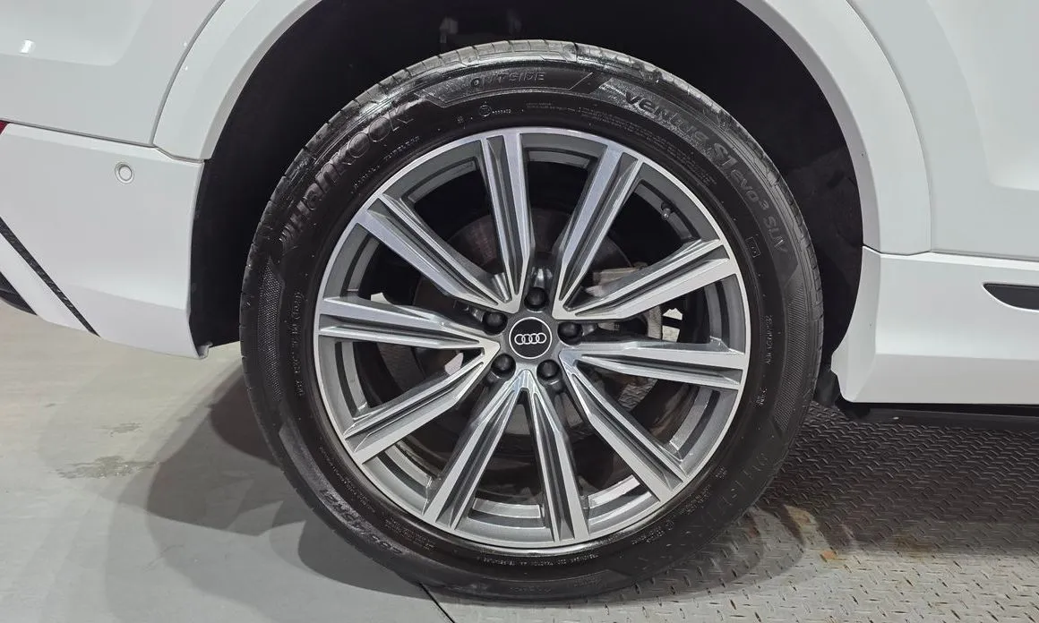 Audi Q8 2021 из KR, фото 8