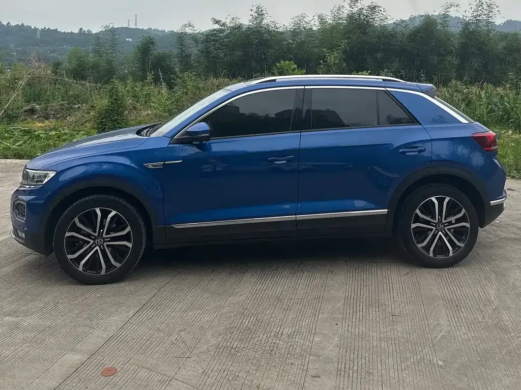 Volkswagen T-Roc — фото 9