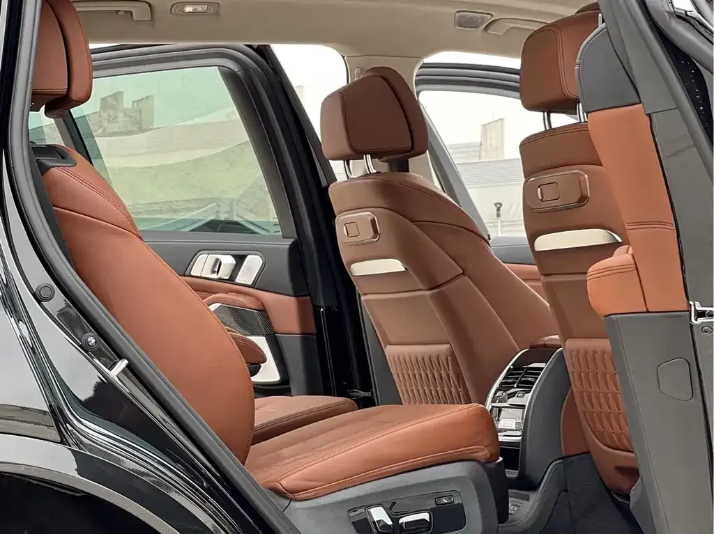 BMW X7 M60i 2025 из CN, фото 2