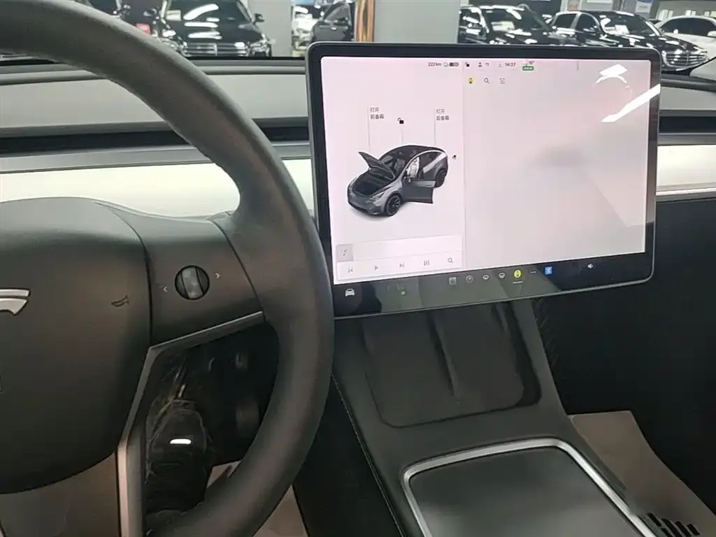 Tesla Model Y — фото 7