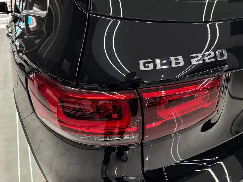 Mercedes-Benz GLB — фото 10