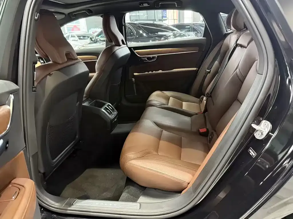 Volvo S90 2024 из CN, фото 2