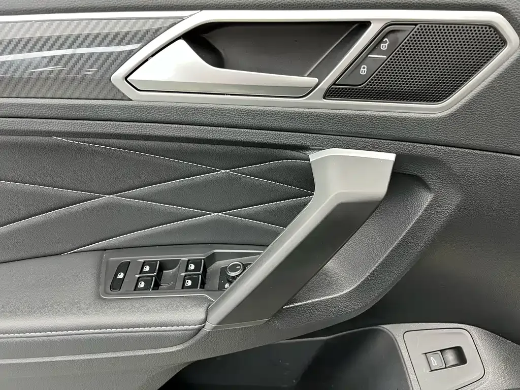 Volkswagen Tiguan L 2023 из CN, фото 2