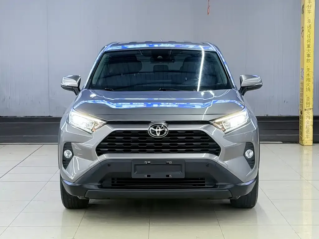 Toyota RAV4 — фото 3