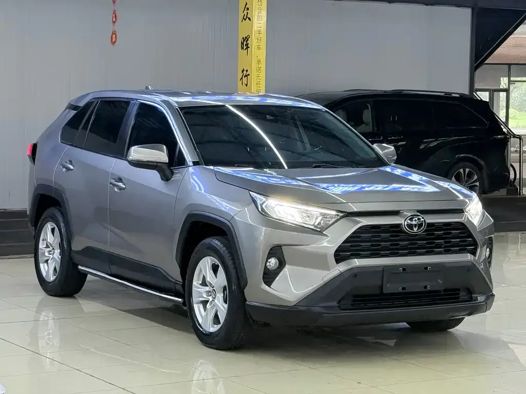 Toyota RAV4 — фото 5