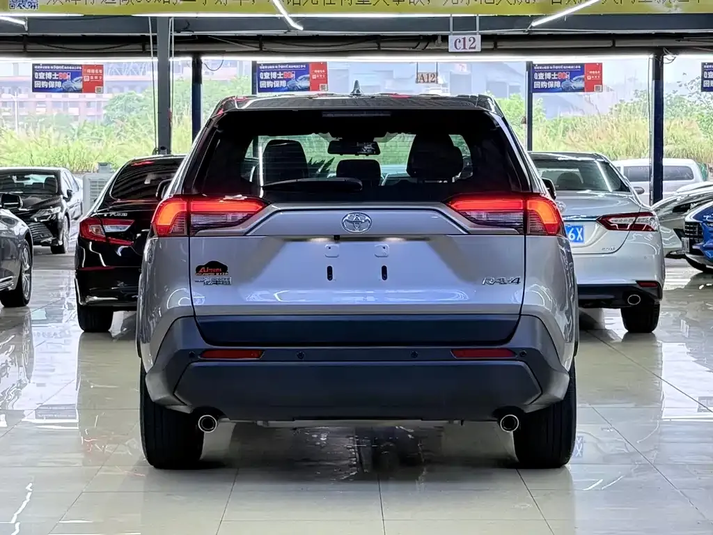 Toyota RAV4 — фото 4